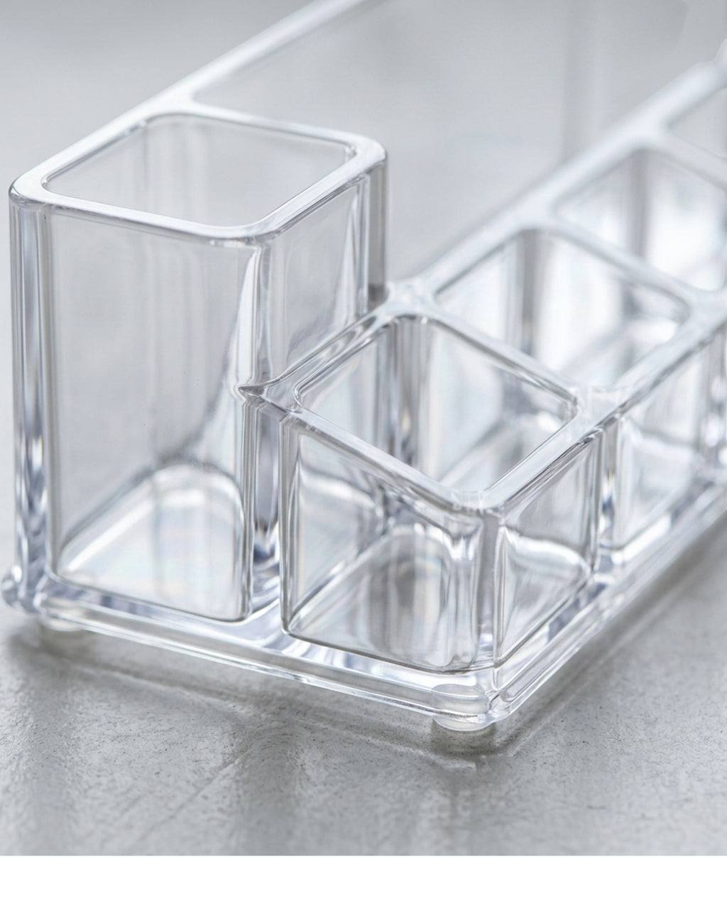 Vllia Stepped Acrylic Lipstick and Brush Organizer 25 cm Clear - Detail view
