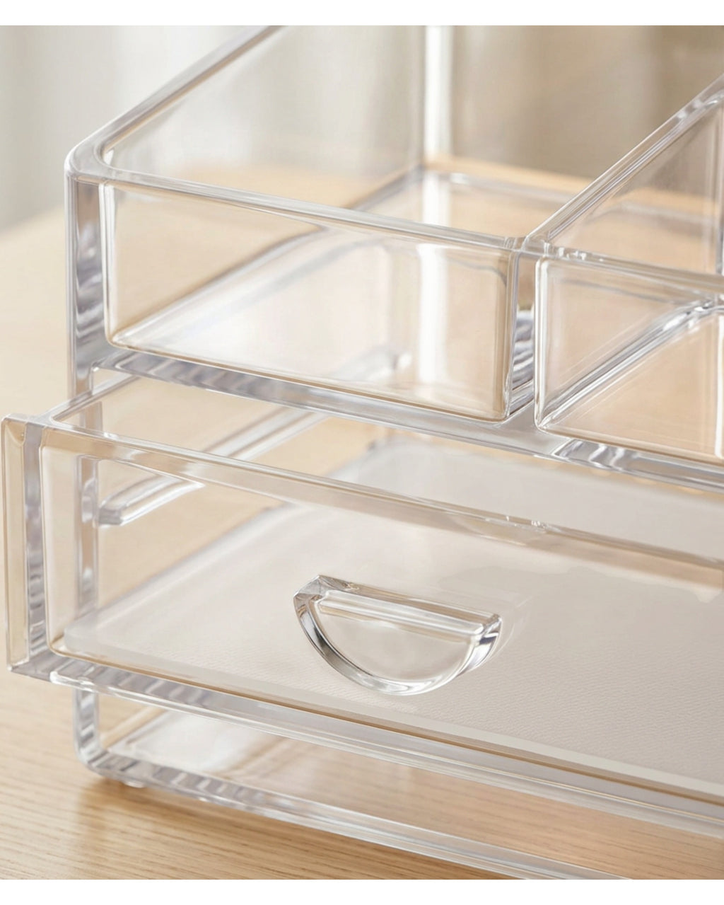 Vllia Three-Drawer Acrylic Cosmetic Organizer 32 cm Clear - Detail view